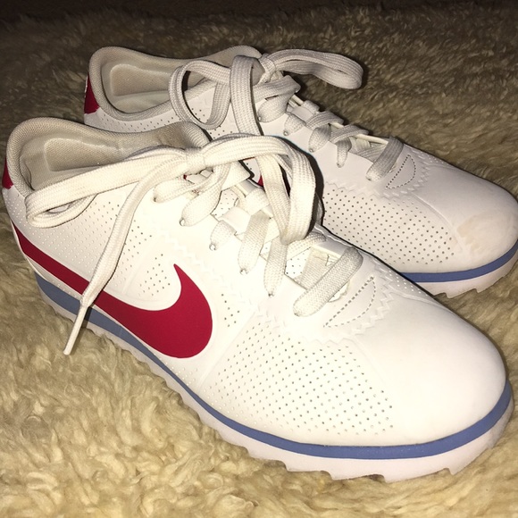 le scarpe nike newold scuola poshmark le scarpe nike newold scuola poshmark